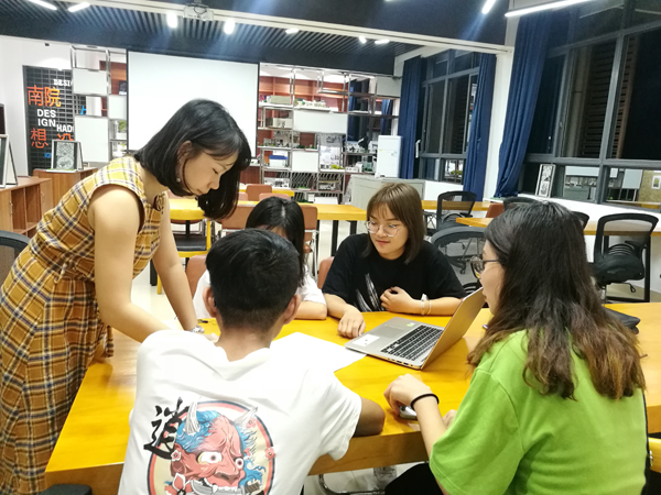 指导老师与学生交流讨论方案1.jpg