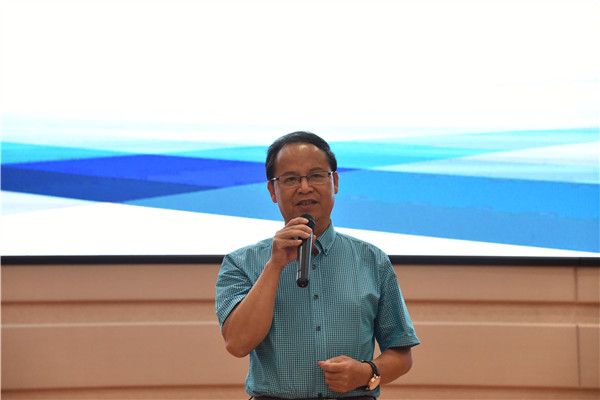 陈雄章副校长发表讲话